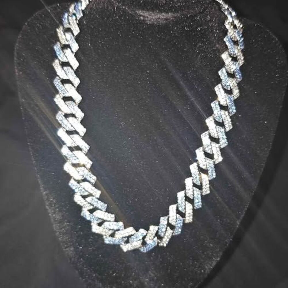 VVS moissanite necklace blue and silver color